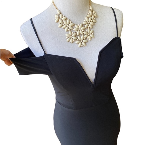 City Studios Womens Trendy Black Cold-Shoulder Spaghetti Straps Dress Jr. Size 7 - Picture 3 of 14